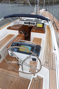 181201024059 HR57cockpit724RTomlinson 1 200x300 1
