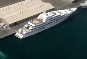 dubai yat yacht 400 milyon 300x203 1