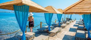 assos dionysos hotel denize iskele yapimi 19 300x134 1