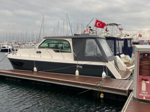 venna yacht 820 300x225 1