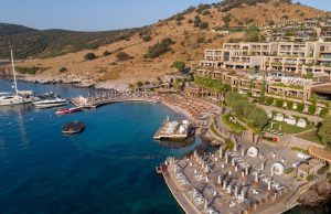 Caresse a Luxury Collection Resort Spa otel dalari rezidans havuz tekne baglama 300x194 1