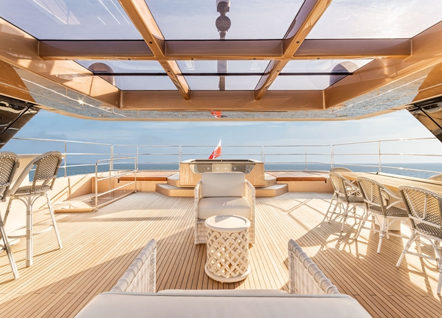 100 sunreef power exterior 01