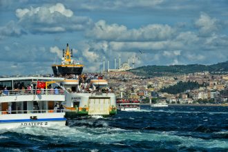 İstanbul Boğazı'nda Gemi Trafiği Yeniden Açıldı
