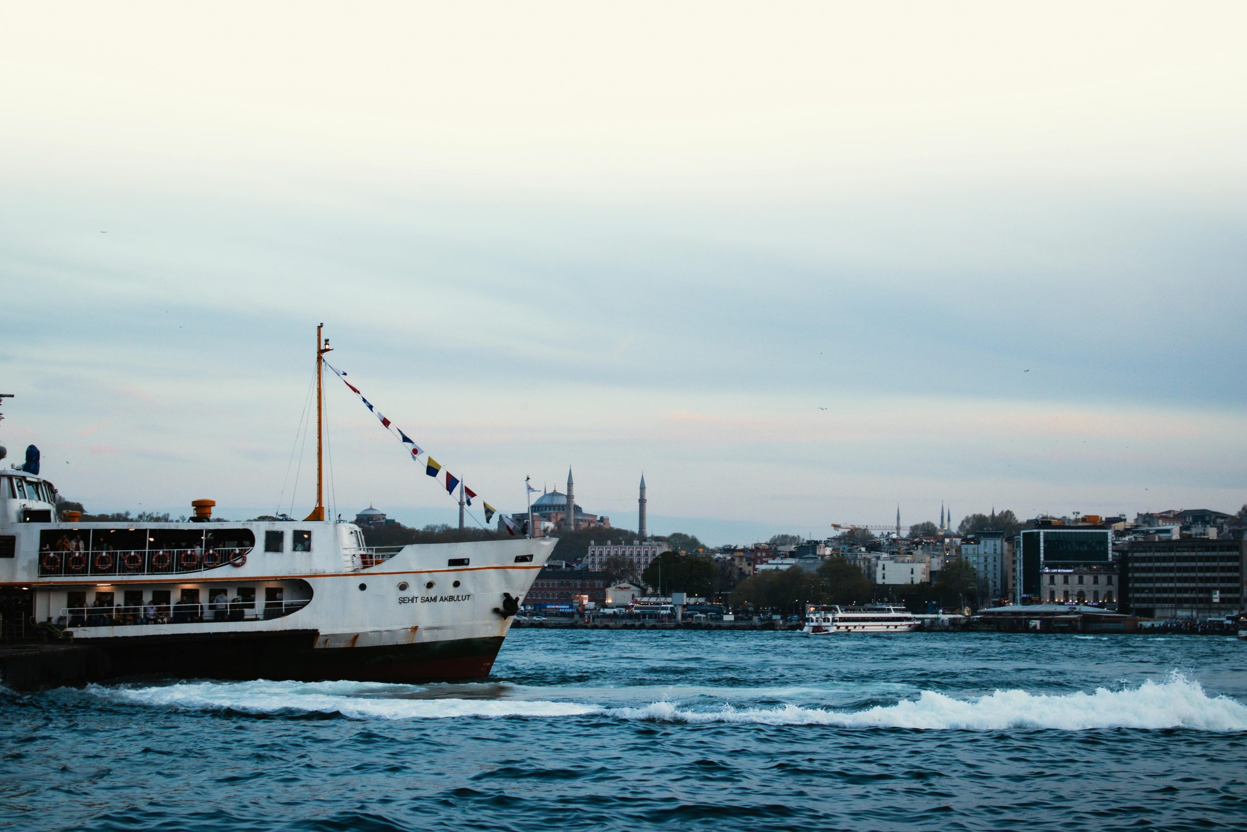 İstanbul Boğazı'nda Gemi Trafiği Yeniden Açıldı